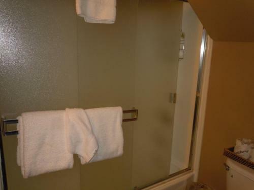 Two-bedroom Plus Den Deluxe Unit #124 By Escape For All Seasons