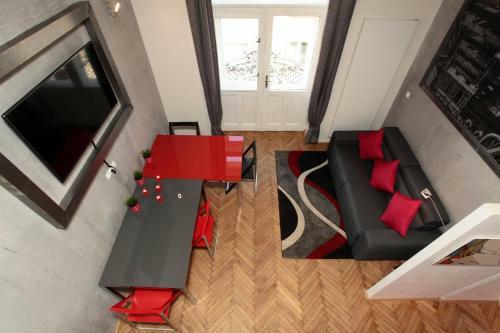Apartment House - The Modern Flat
