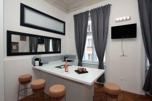 Apartment House - The Modern Flat