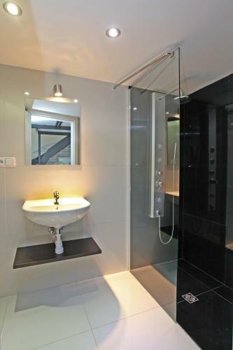 Apartment House - The Modern Flat