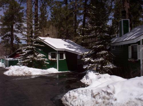 Lodge Big Bear Manor Spa Cabins