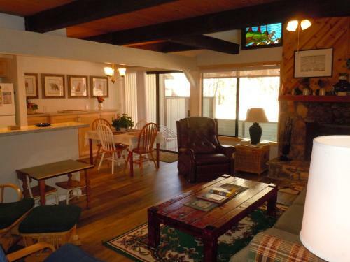 Two-bedroom Deluxe Unit #65 By Escape For All Seasons