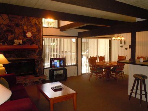 Two-bedroom Deluxe Unit #52 By Escape For All Seasons