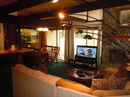 Two-bedroom Deluxe Unit #125 By Escape For All Seasons