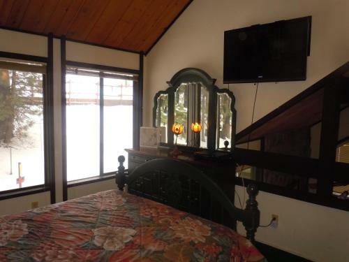 Two-bedroom Deluxe Unit #125 By Escape For All Seasons