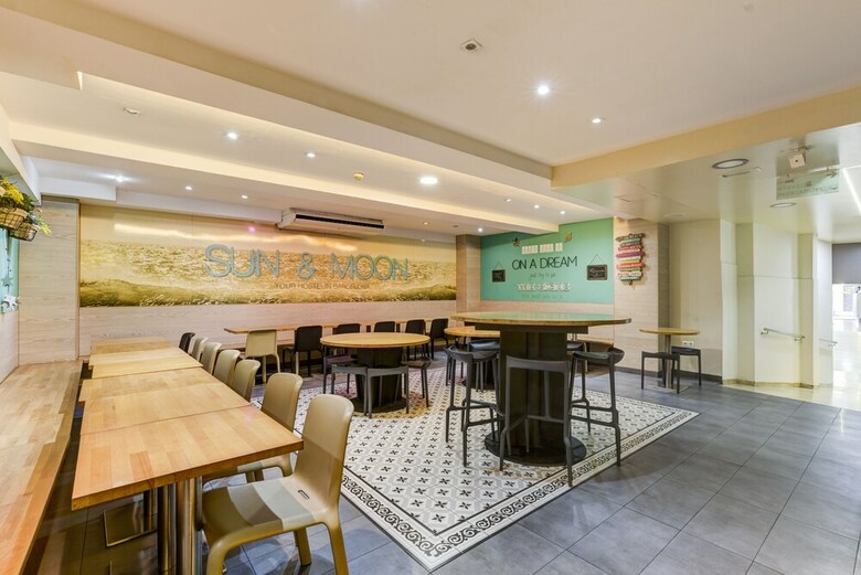Hotel Sun & Moon Hostel