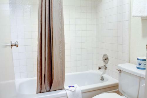 Motel 6-bishop, Ca