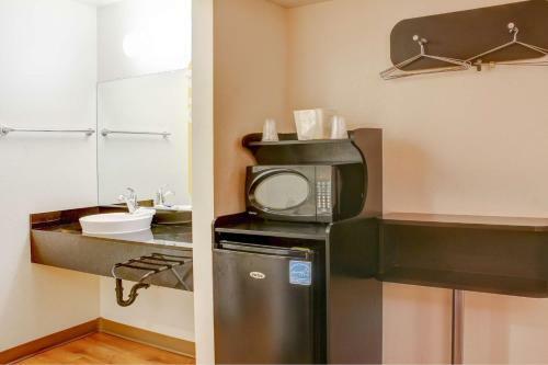 Motel 6-bishop, Ca