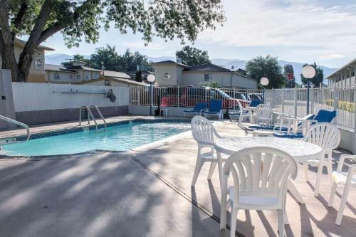 Motel 6-bishop, Ca