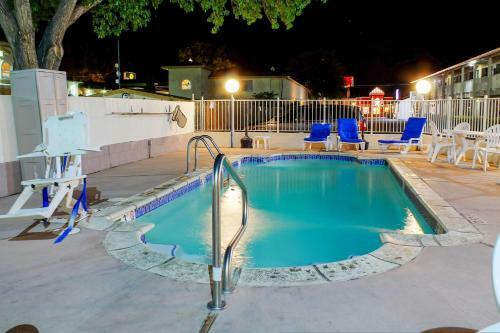 Motel 6-bishop, Ca
