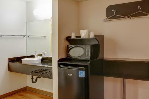 Motel 6-bishop, Ca