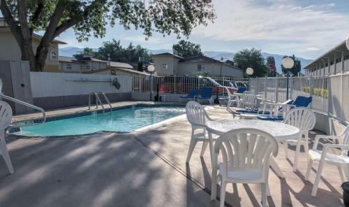 Motel 6-bishop, Ca