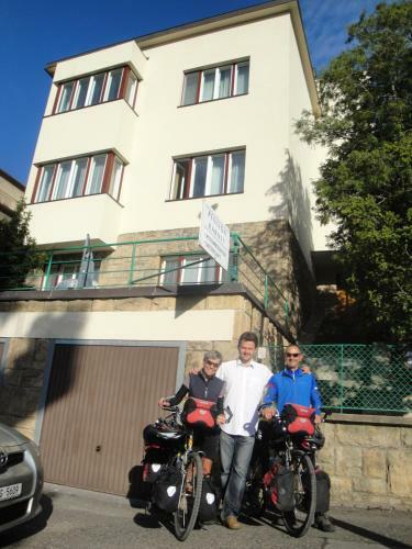 Hostal Pension Karnet