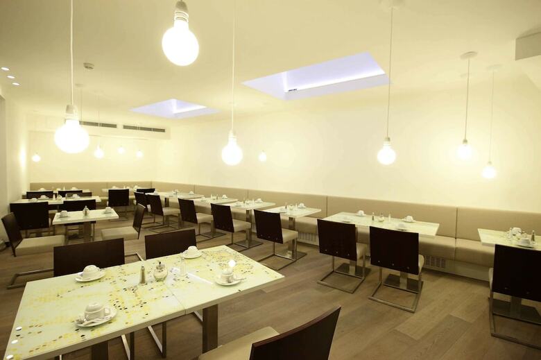 Hotel Pure White