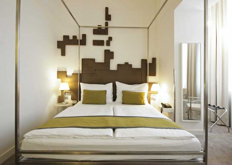 Hotel Pure White