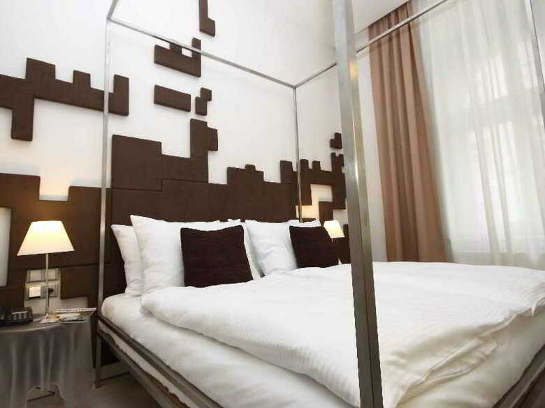 Hotel Pure White