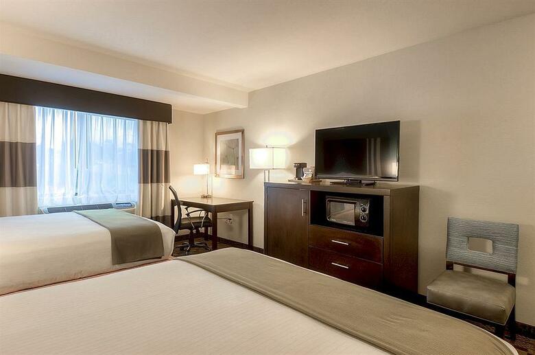 Holiday Inn Express Hotel & Suites Carlsbad Beach