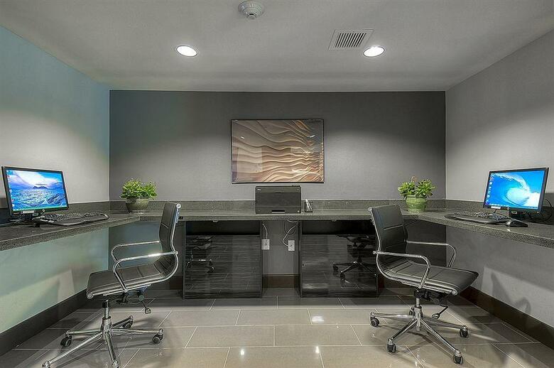 Holiday Inn Express Hotel & Suites Carlsbad Beach