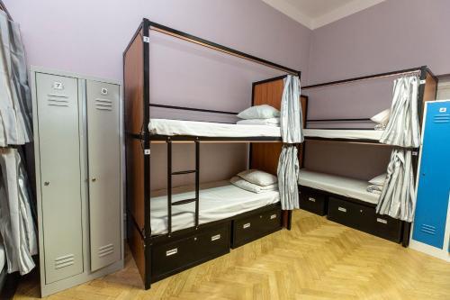 Sg1 Hostel