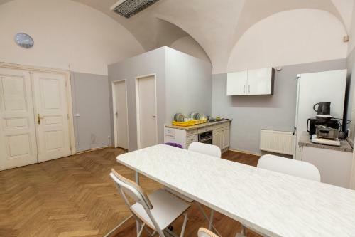 Sg1 Hostel