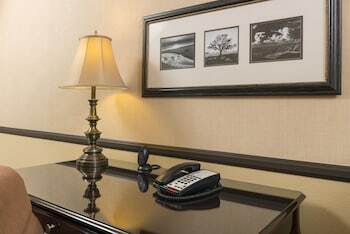 Hotel Ayres Suites Corona West