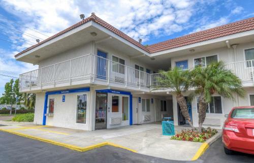 Motel 6 Costa Mesa