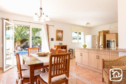 Holiday Villa Ma�i