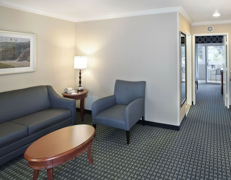 Best Western Plus Marina Shores Hotel - Dana Point