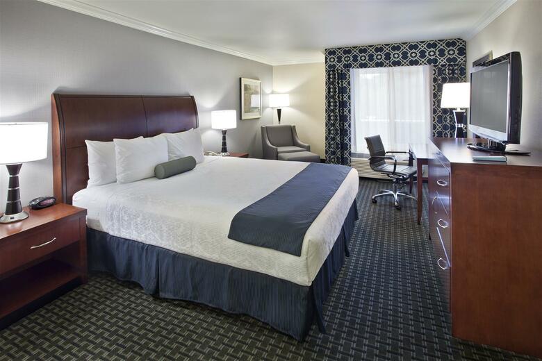 Best Western Plus Marina Shores Hotel - Dana Point