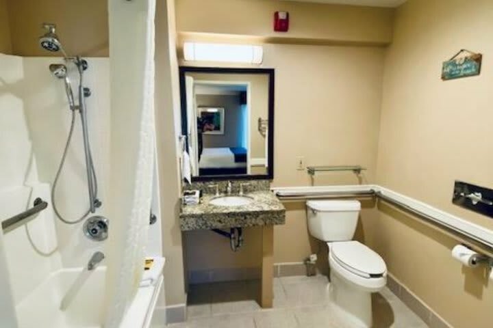 Best Western Plus Marina Shores Hotel - Dana Point