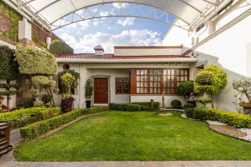 Hotel Dos Patios
