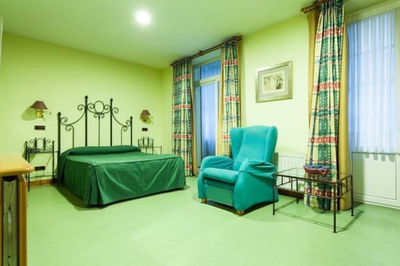 Hostal Bego�a