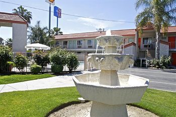 Motel 6 Fresno - North Barcus Avenue