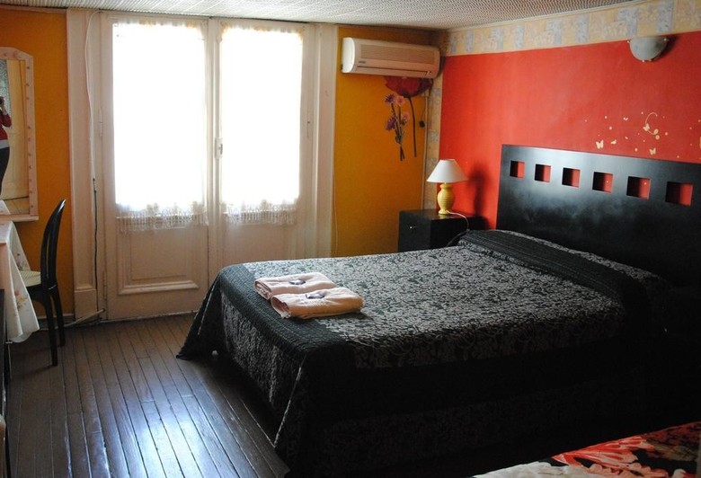 1385 Hostel