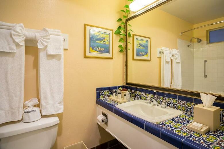 Hotel Half Moon Bay Lodge