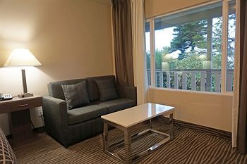 Hotel Crescent Bay Inn