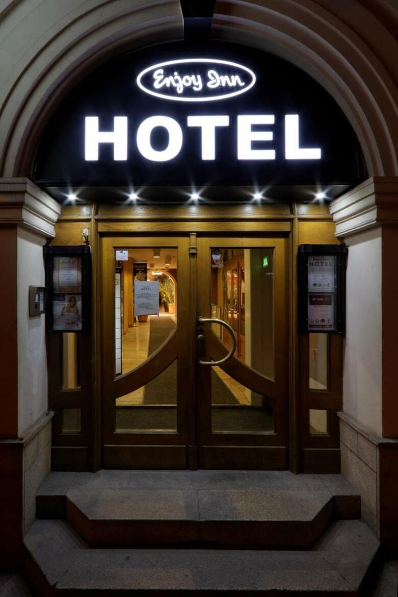 Hostal Enjoy Inn