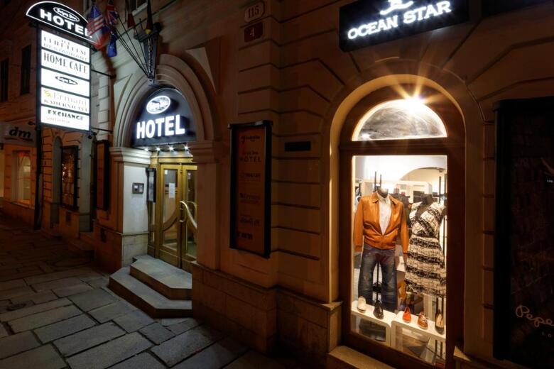 Hostal Enjoy Inn