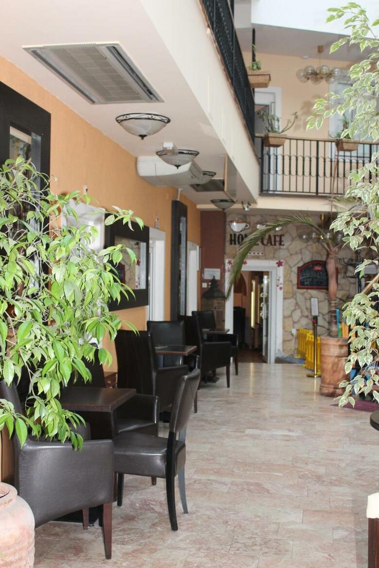 Hostal Enjoy Inn