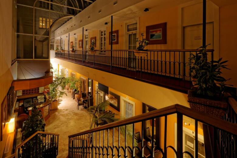 Hostal Enjoy Inn