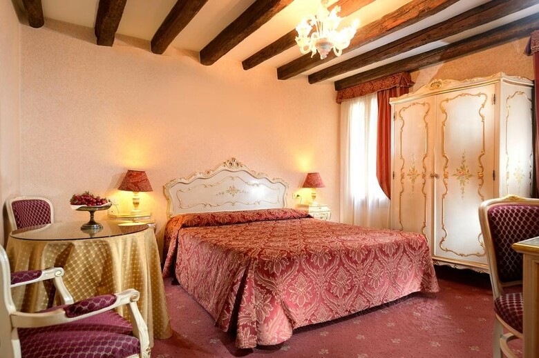 Hotel Ambassador Tre Rose