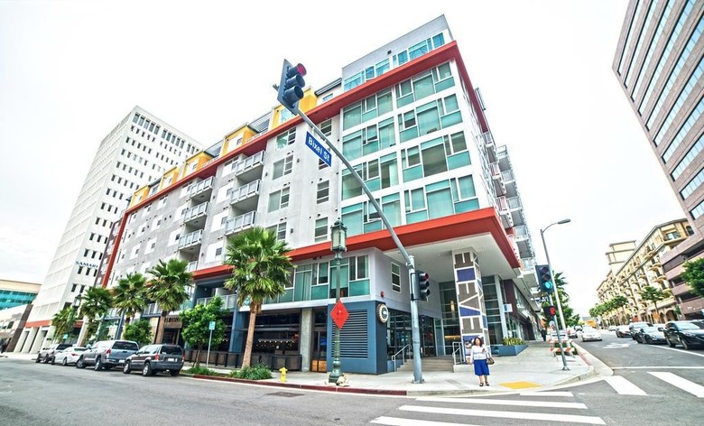 Wilshire Studio Apartment