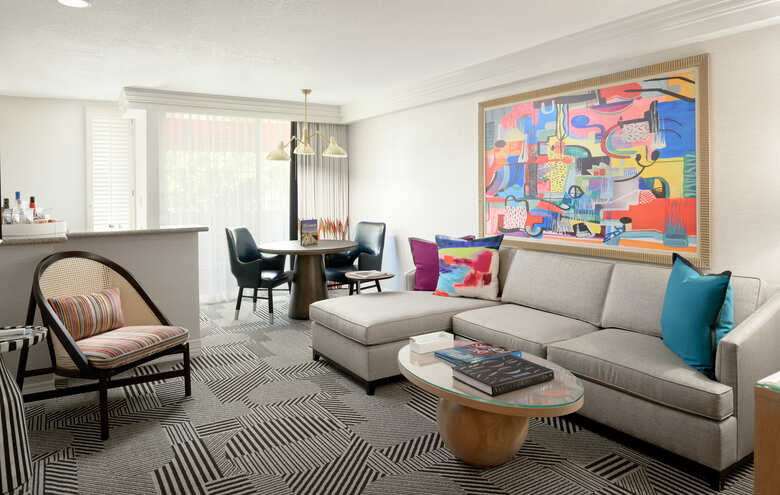 Le Parc Suites Hotel