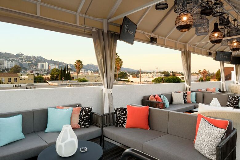 Le Parc Suites Hotel