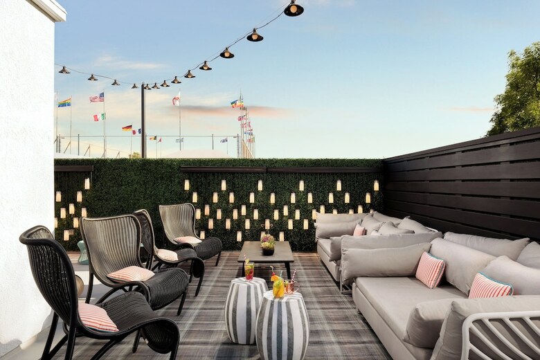 Le Parc Suites Hotel