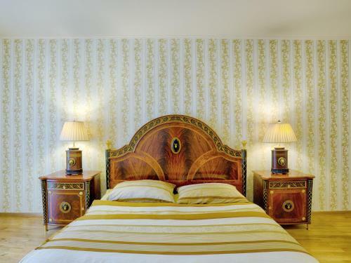 Lira Apartments