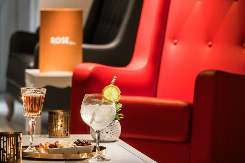 Hotel NH Paris Champs-elys�es