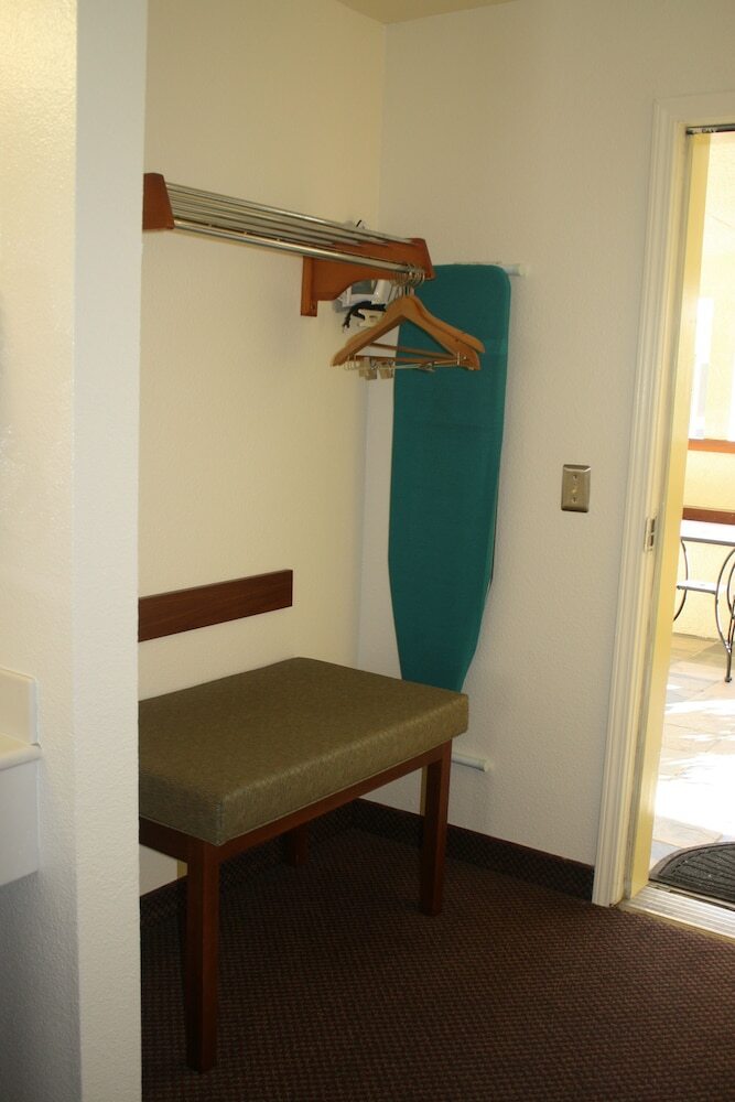 Motel Airport Inn