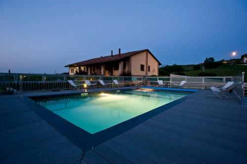 Agroturismo Amalia Cascina In Langa