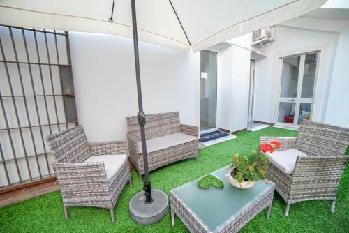 Hostal Gaudi B&B